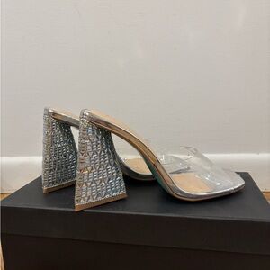 Betsey Johnson Silver Koda W 7.5